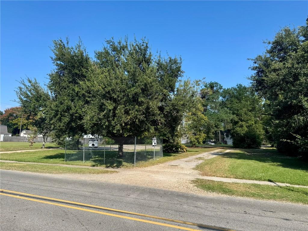 613 N LABARRE Road