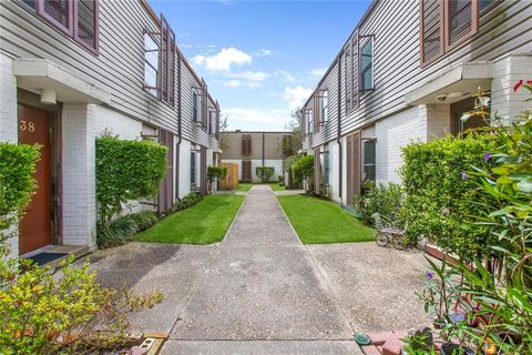 Photo of 1140 LAKE Avenue #1140, Metairie, LA 70005 (MLS # 2553146)