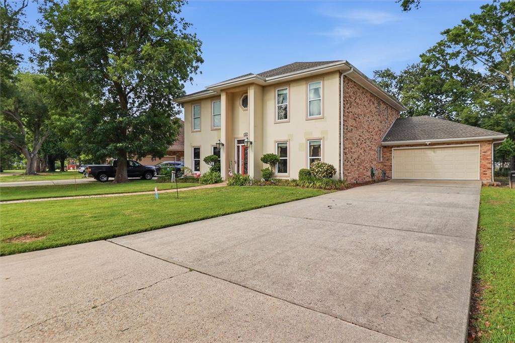 22 CHATEAU TRIANON Drive