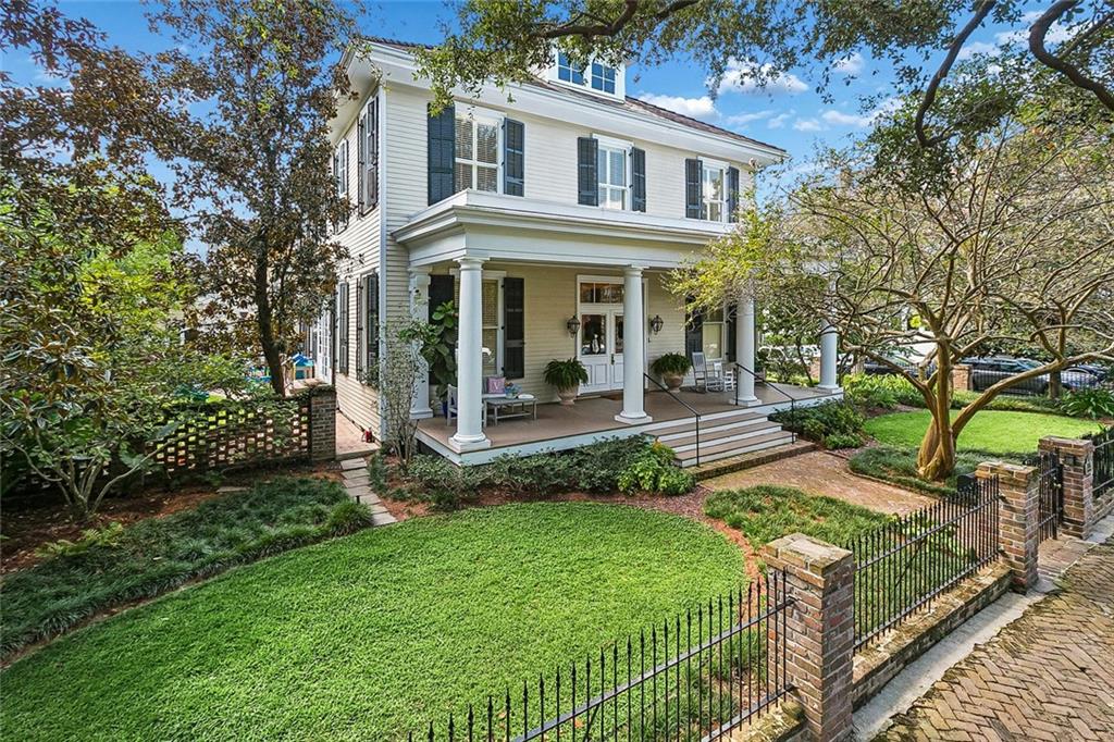 2236 PRYTANIA Street