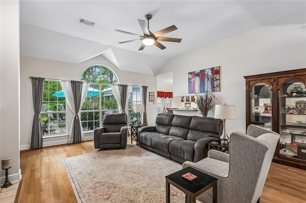 43 FOREST GREEN Drive