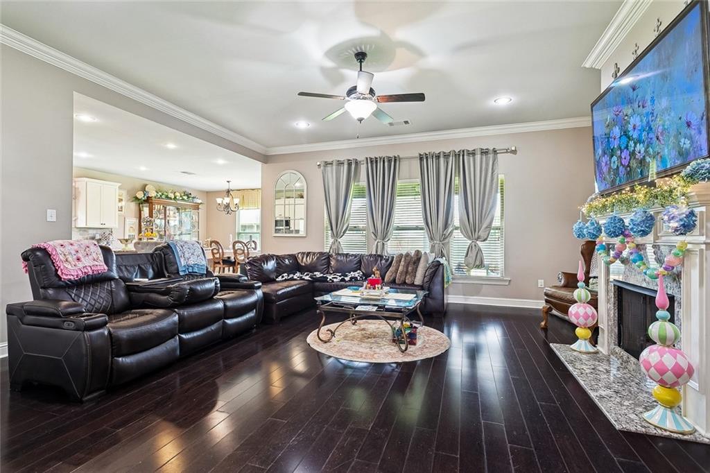 335 KNOLLWOOD Lane