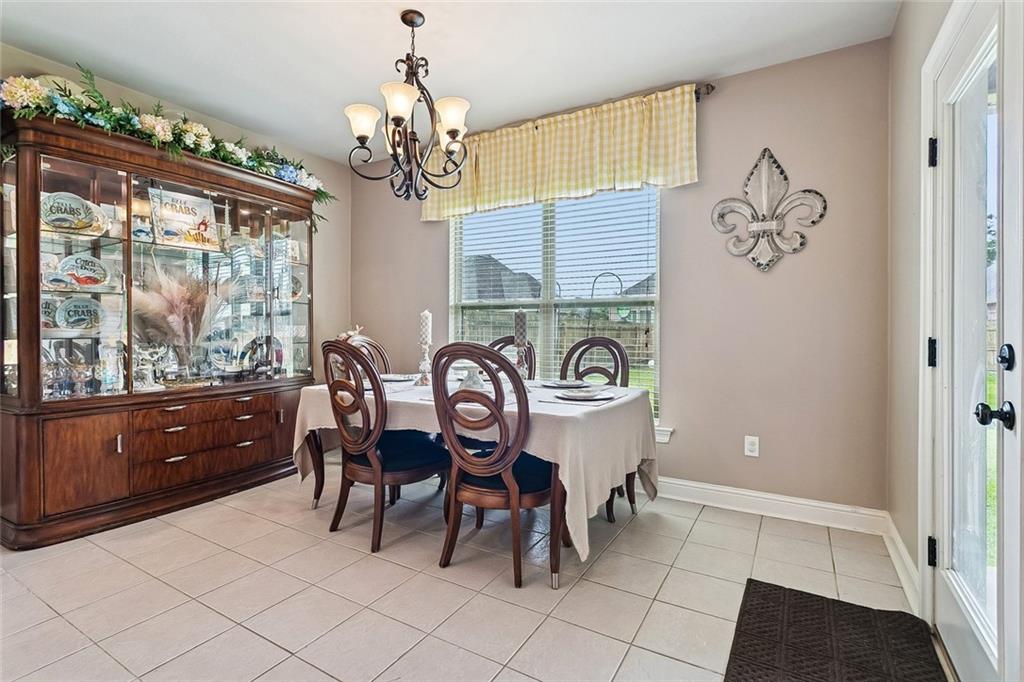 335 KNOLLWOOD Lane