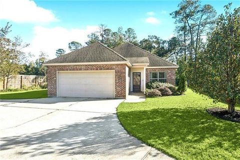 139 GALLIER Court Mandeville LA 70448