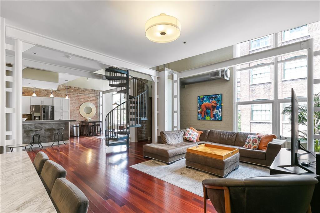 1111 S PETERS Street 405