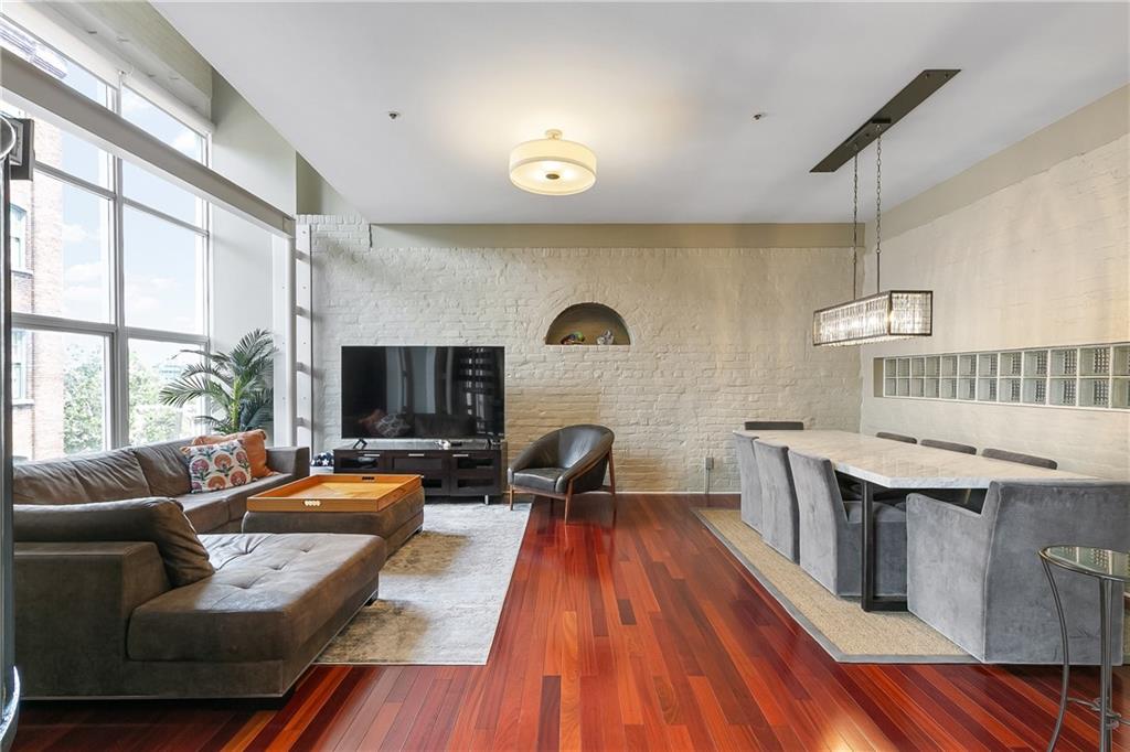 1111 S PETERS Street 405