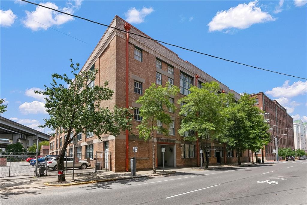 1111 S PETERS Street 405