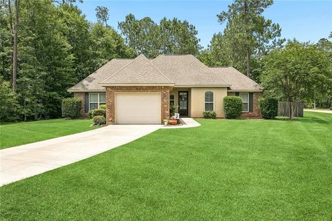 Photo of 800 SIGNET Court, Covington, LA 70435 (MLS # 2557921)