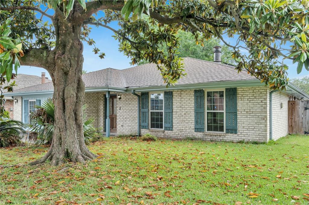 233 COLONIAL CLUB Drive