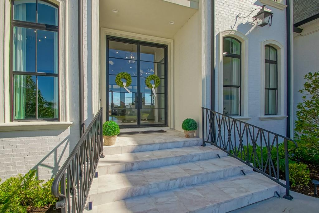 1085 LAKESHORE Boulevard