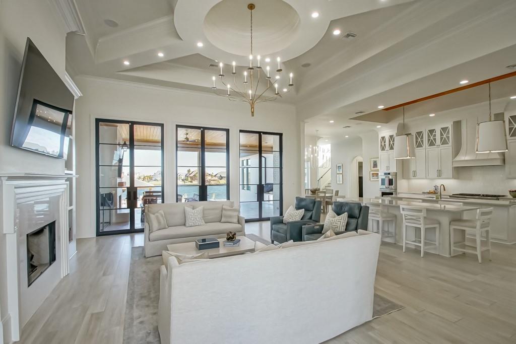 1085 LAKESHORE Boulevard