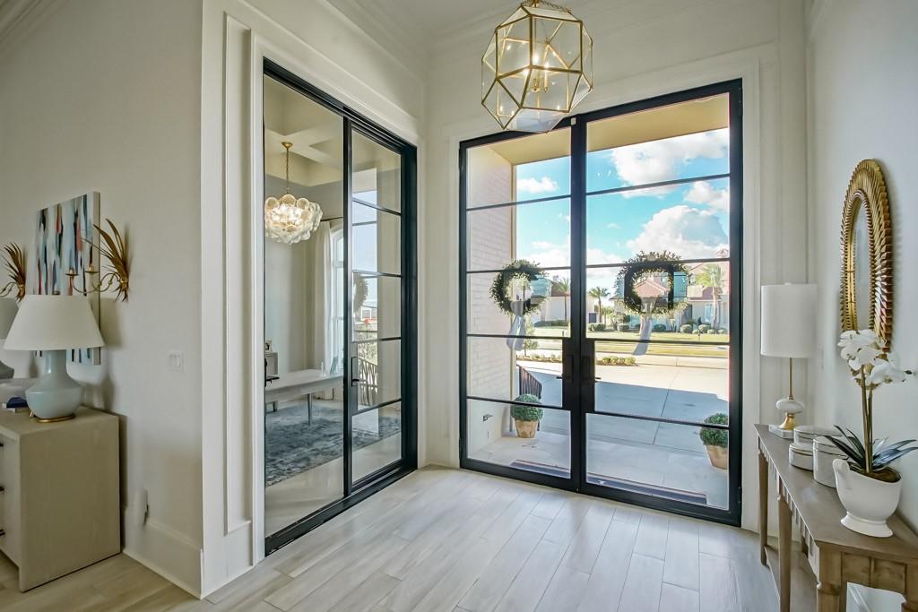 1085 LAKESHORE Boulevard