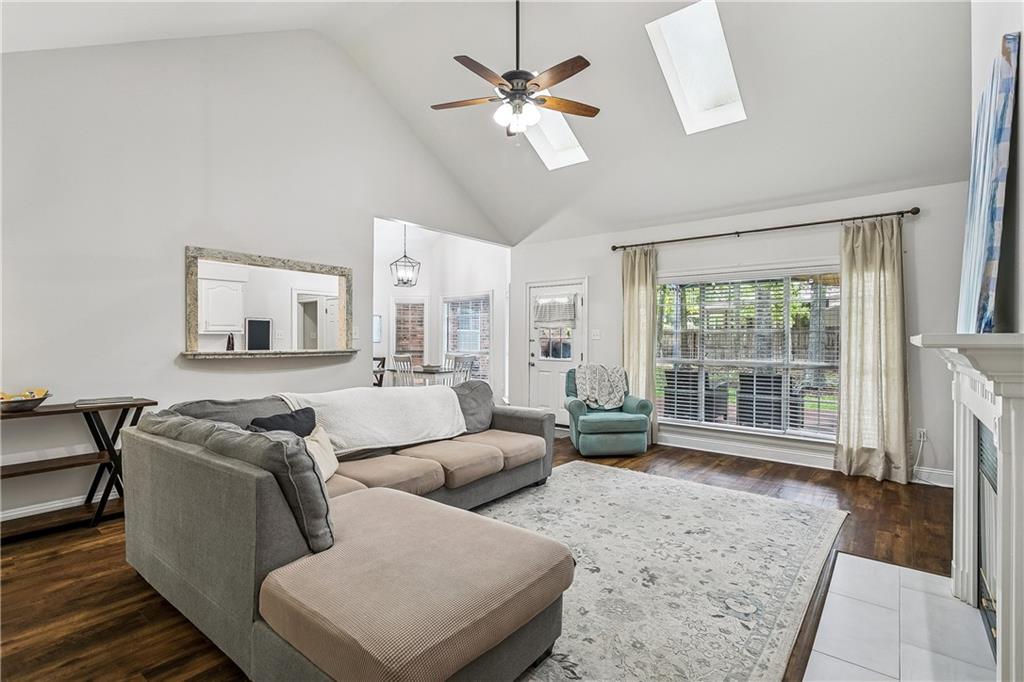 213 LONGFELLOW Lane