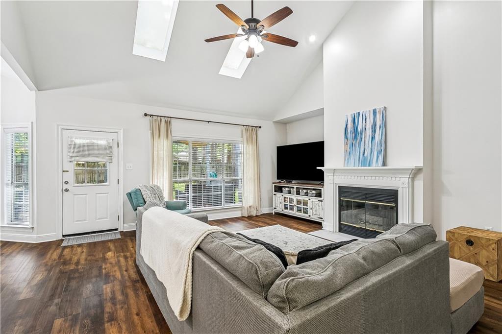 213 LONGFELLOW Lane