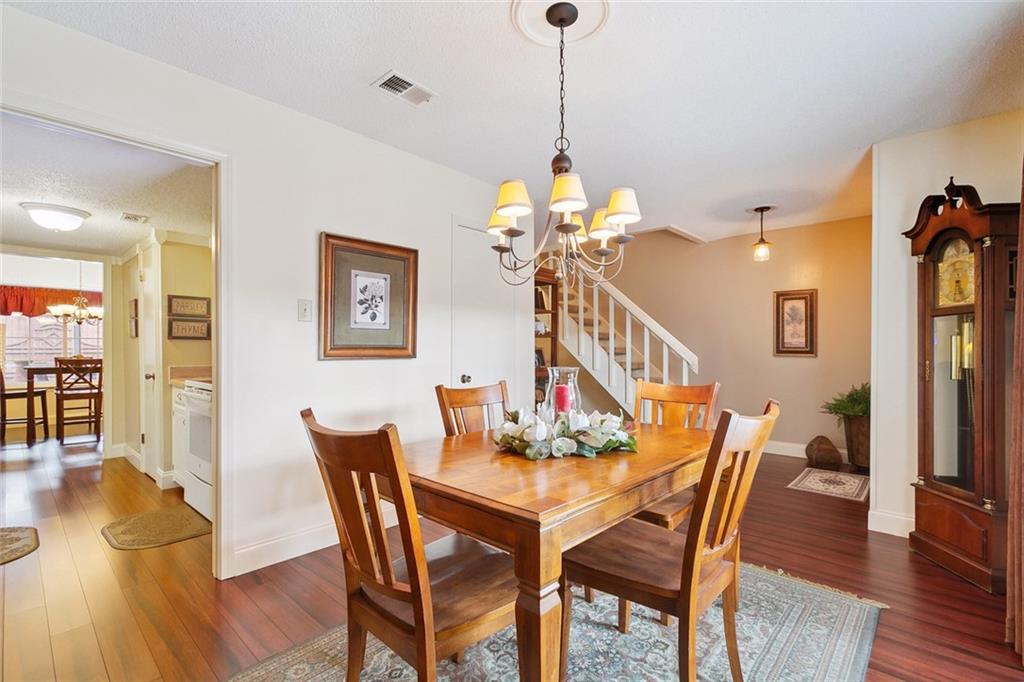 Gretna, Louisiana 70056, United States, 3 Bedrooms Bedrooms, ,3 BathroomsBathrooms,Residential,Pending,48664