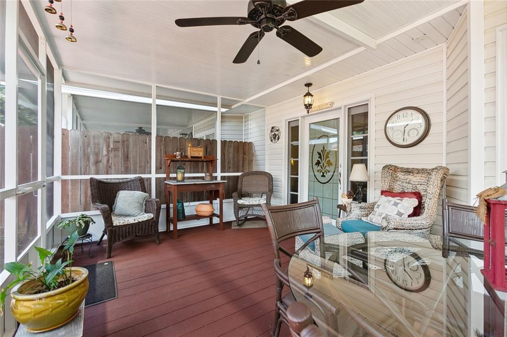 Gretna, Louisiana 70056, United States, 3 Bedrooms Bedrooms, ,3 BathroomsBathrooms,Residential,Pending,48664