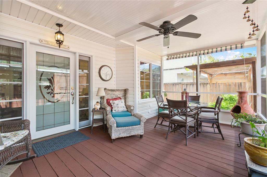 Gretna, Louisiana 70056, United States, 3 Bedrooms Bedrooms, ,3 BathroomsBathrooms,Residential,Pending,48664