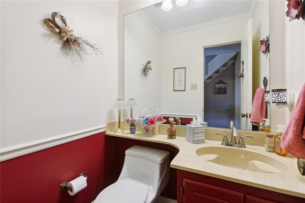 Gretna, Louisiana 70056, United States, 3 Bedrooms Bedrooms, ,3 BathroomsBathrooms,Residential,Pending,48664