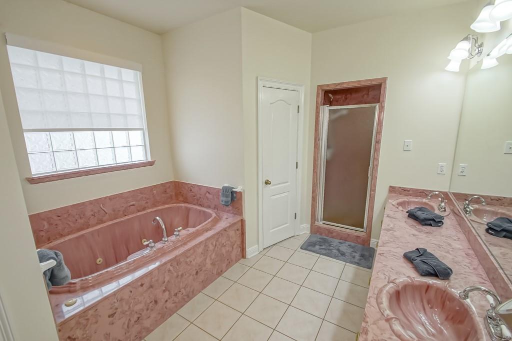 Photo 22 of 36 of 124 FASHION Boulevard house