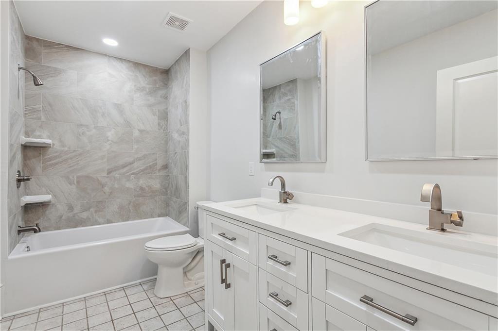 New Orleans, Louisiana 70130, United States, 3 Bedrooms Bedrooms, ,2 BathroomsBathrooms,Residential,Active,72776