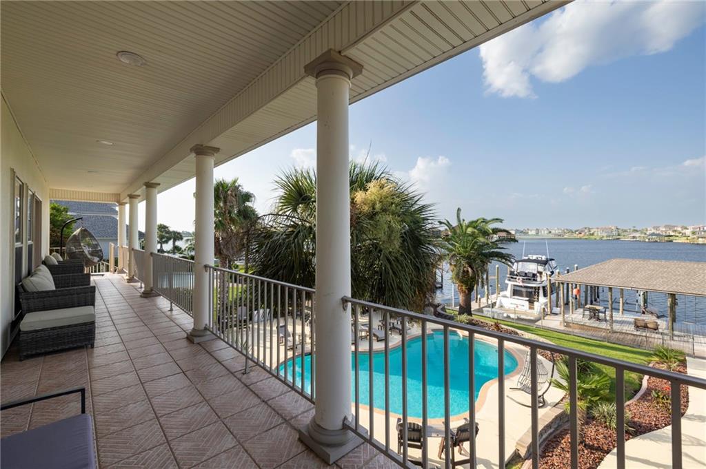 987 LAKESHORE Boulevard