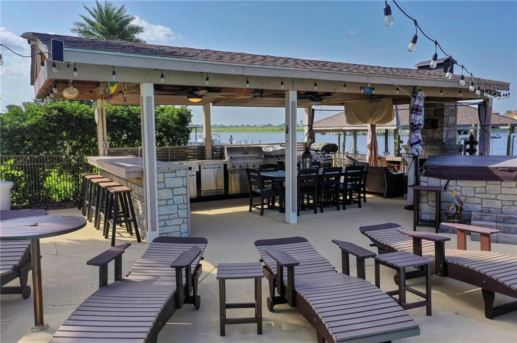 987 LAKESHORE Boulevard