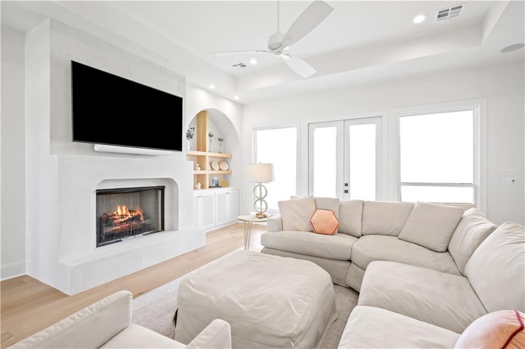 1525 BLACK PINE Court