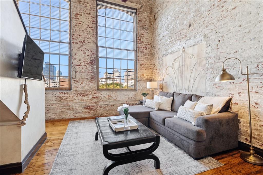 920 POEYFARRE Street 321