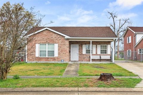 Photo of 321 TRAVIS Drive, Avondale, LA 70094 (MLS # 2544600)