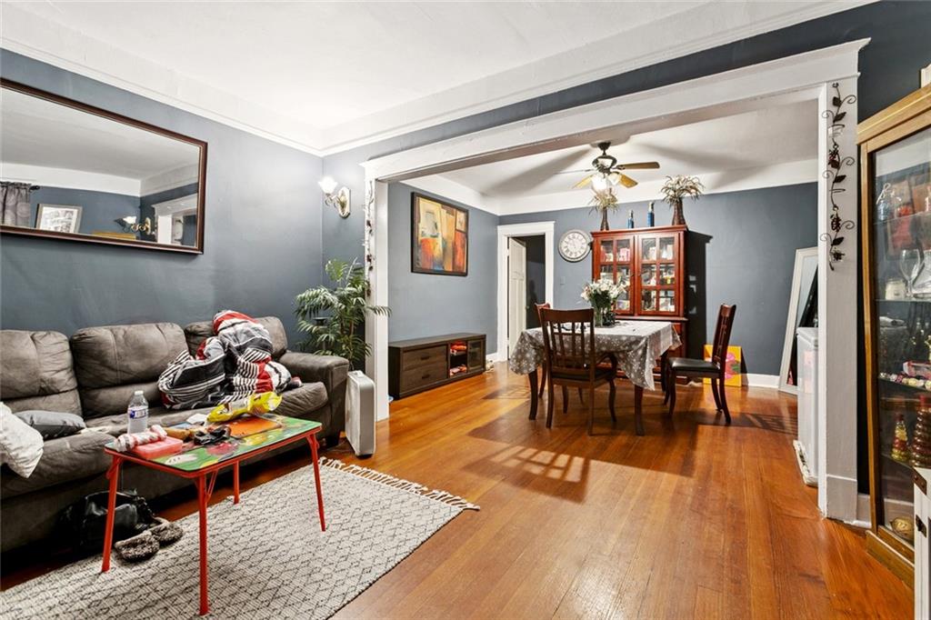 3221 33 UPPERLINE Street