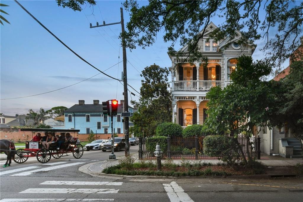 639 ESPLANADE Avenue