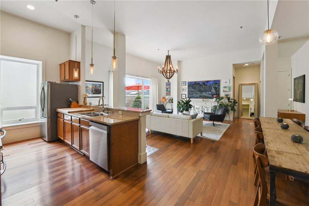 840 TCHOUPITOULAS Street 217