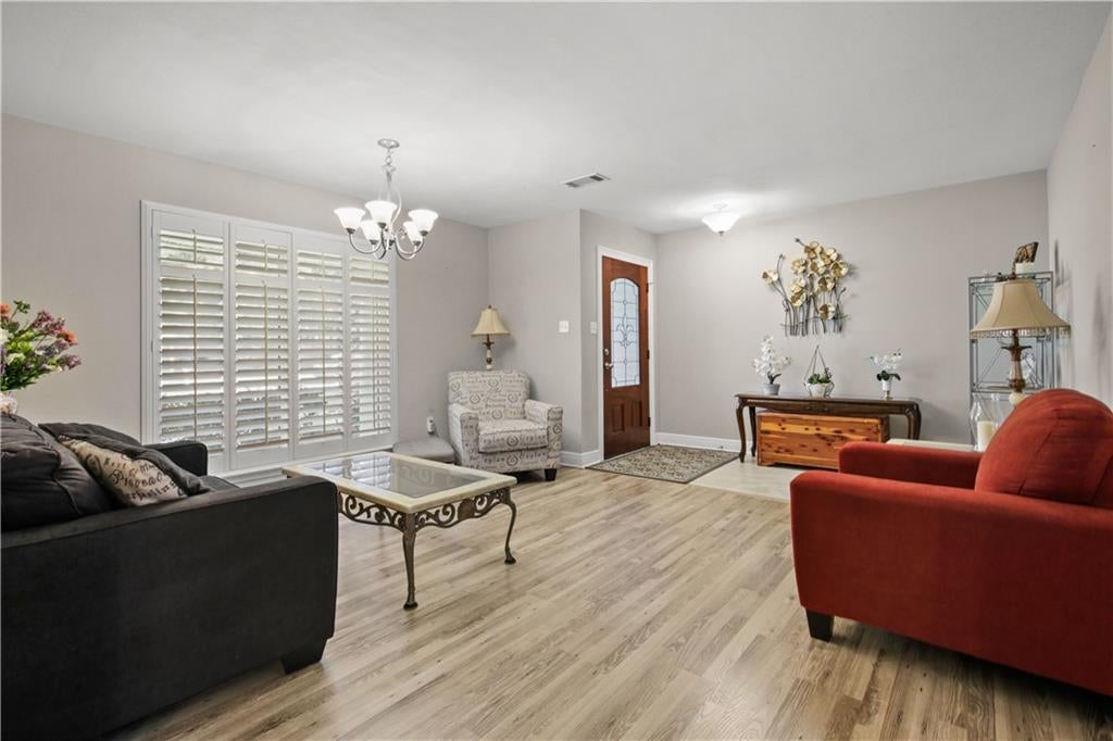 711 LAKE DES ALLEMANDS Court
