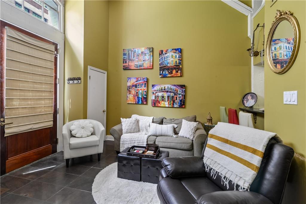 700 COMMERCE Street 112