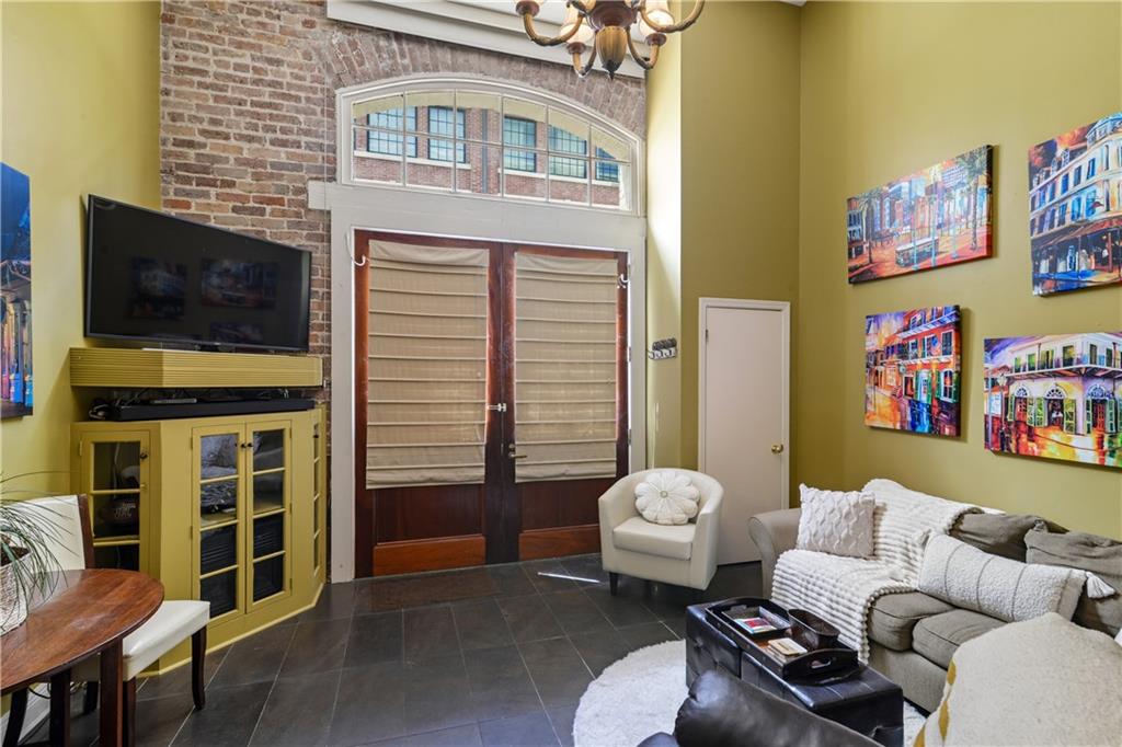 700 COMMERCE Street 112