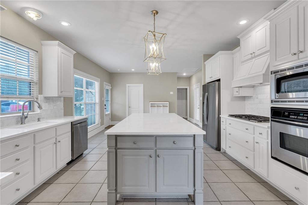 Covington, Louisiana 70433, United States, 4 Bedrooms Bedrooms, ,4 BathroomsBathrooms,Residential,Pending,210698