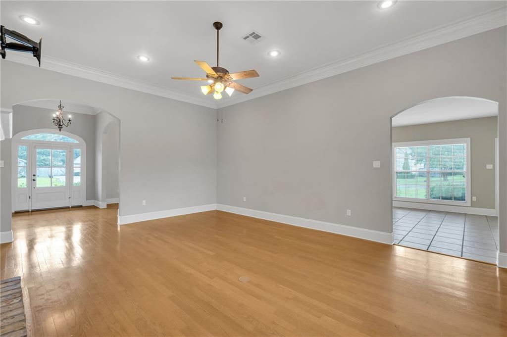 Covington, Louisiana 70433, United States, 4 Bedrooms Bedrooms, ,4 BathroomsBathrooms,Residential,Pending,210698