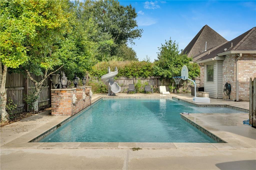 Covington, Louisiana 70433, United States, 4 Bedrooms Bedrooms, ,4 BathroomsBathrooms,Residential,Pending,210698