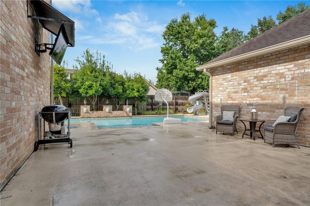 Covington, Louisiana 70433, United States, 4 Bedrooms Bedrooms, ,4 BathroomsBathrooms,Residential,Pending,210698