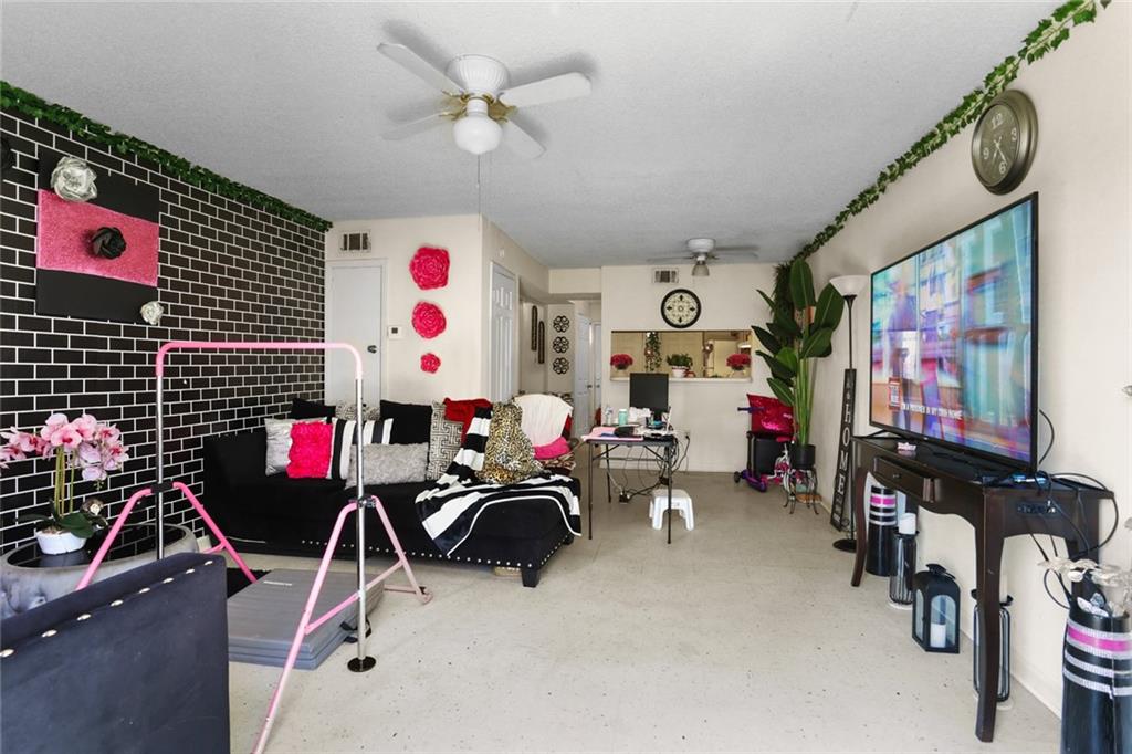 5983 - 89 89 TULLIS Drive