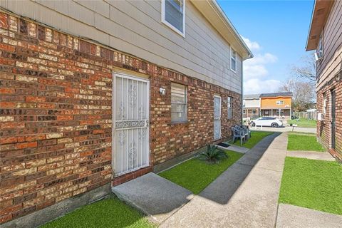 6660 HARBOURVIEW Drive New Orleans LA 70126