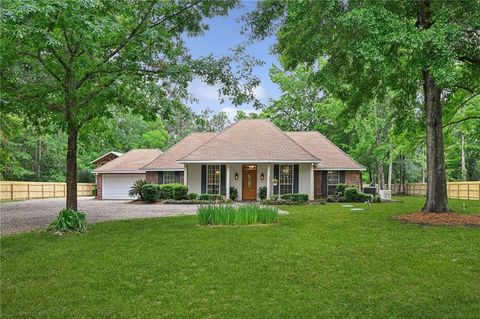 Photo of 73245 PLANTATION Street, Covington, LA 70435 (MLS # 2555558)