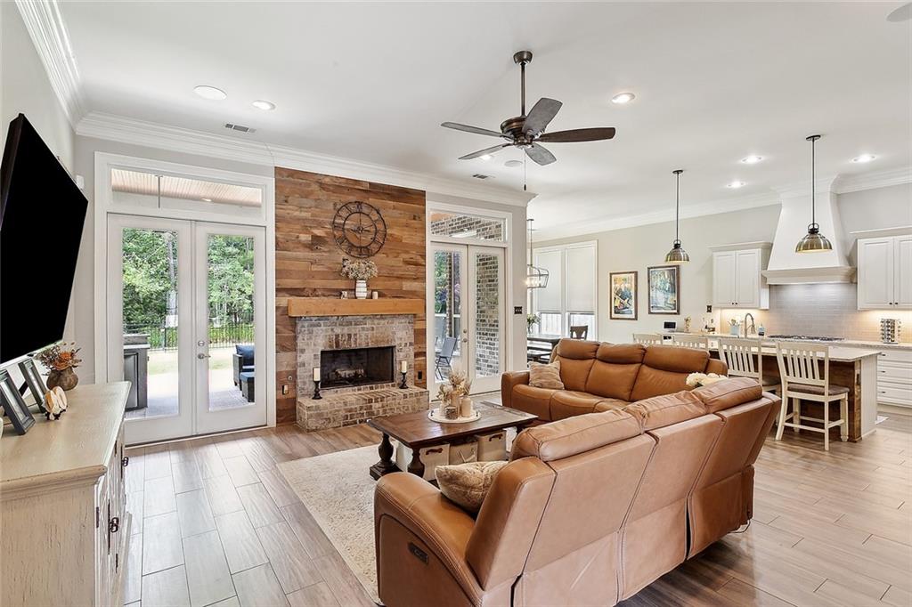 596 BLUE HERON Lane