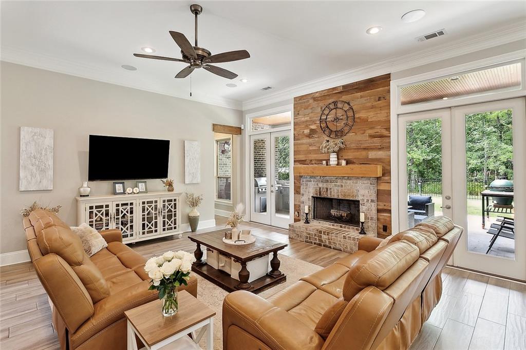 596 BLUE HERON Lane