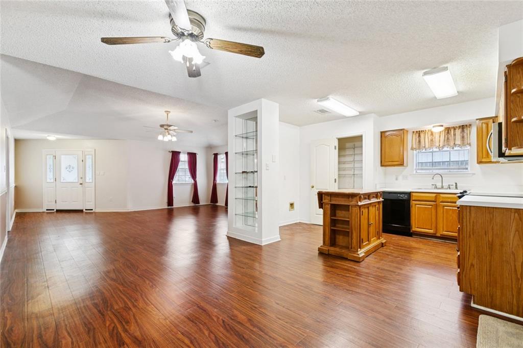 464 LONGVIEW Drive