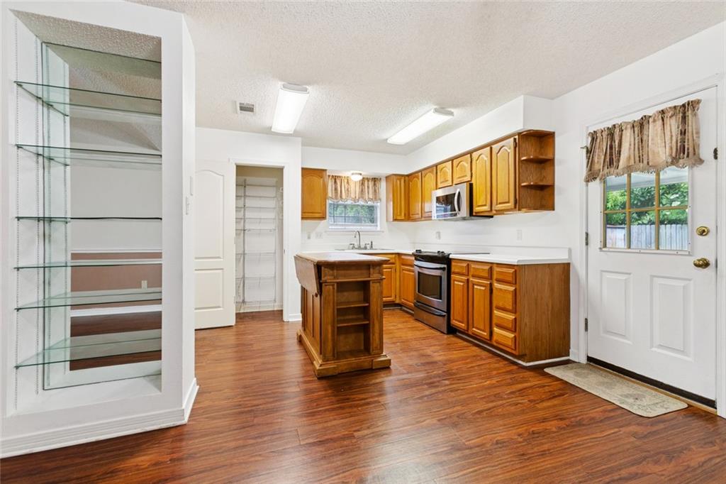 464 LONGVIEW Drive