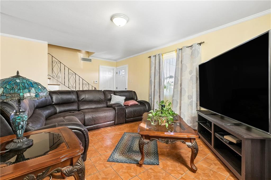 10915 CURRAN Boulevard