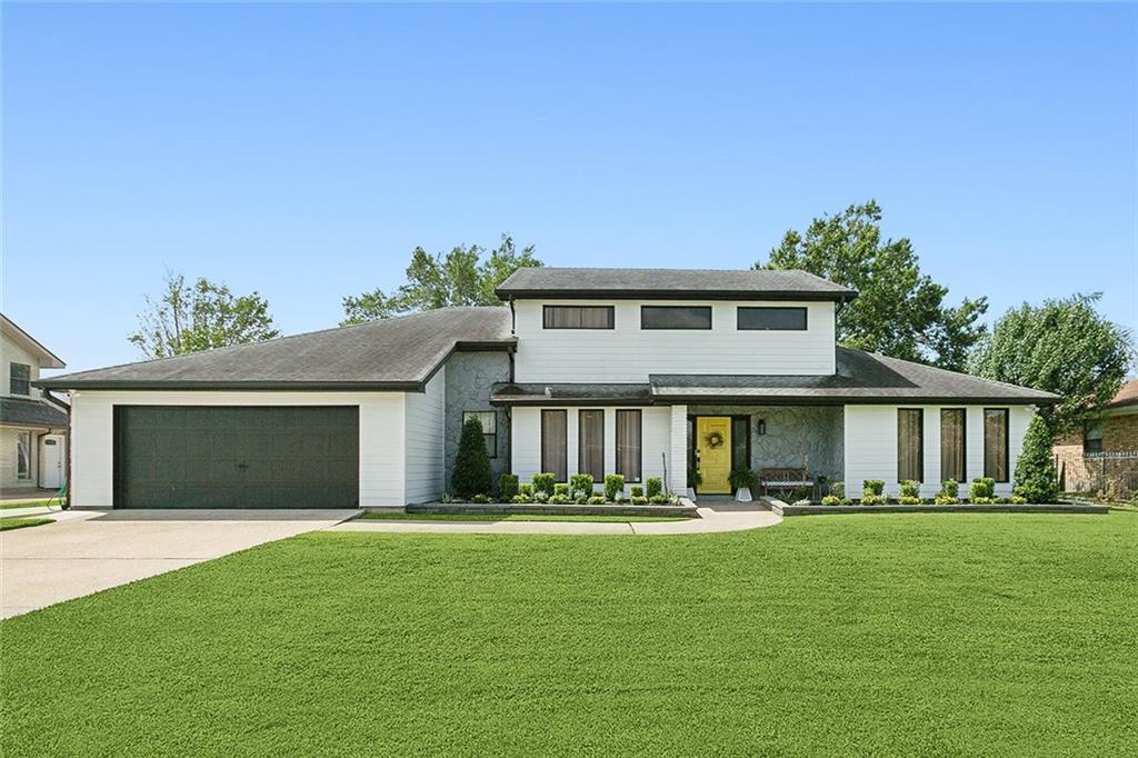 1800 LAKE SALVADOR Drive