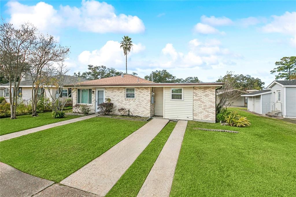 828 COLONIAL CLUB Drive