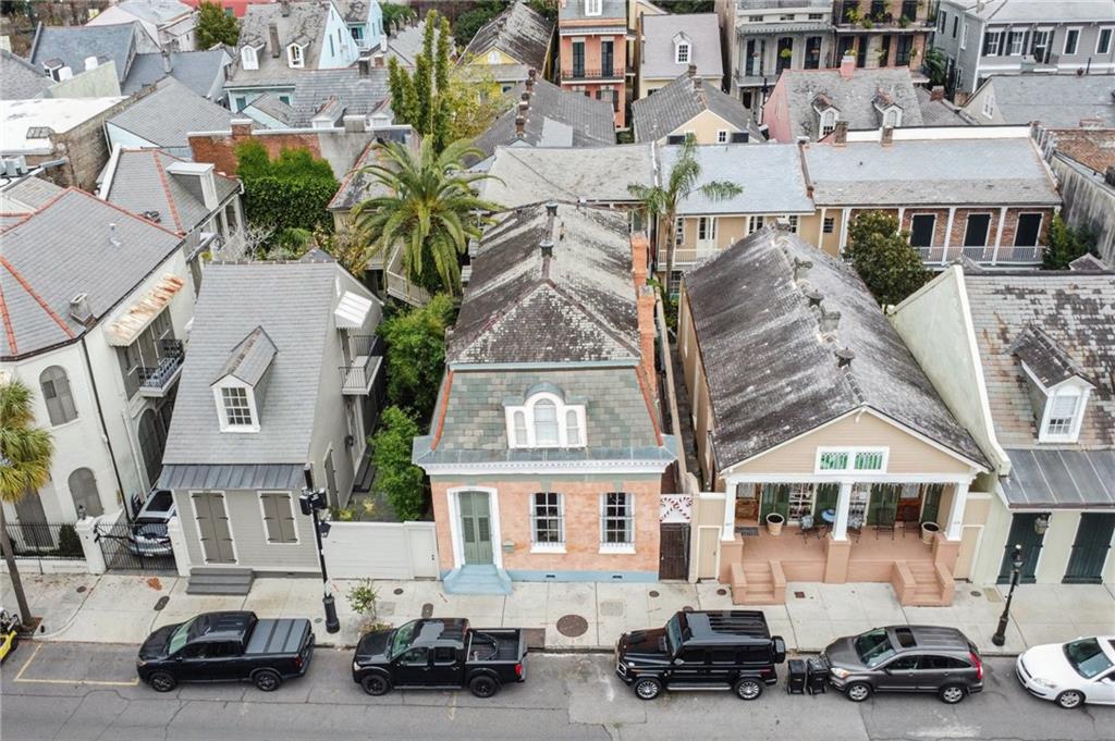1021 ORLEANS Avenue